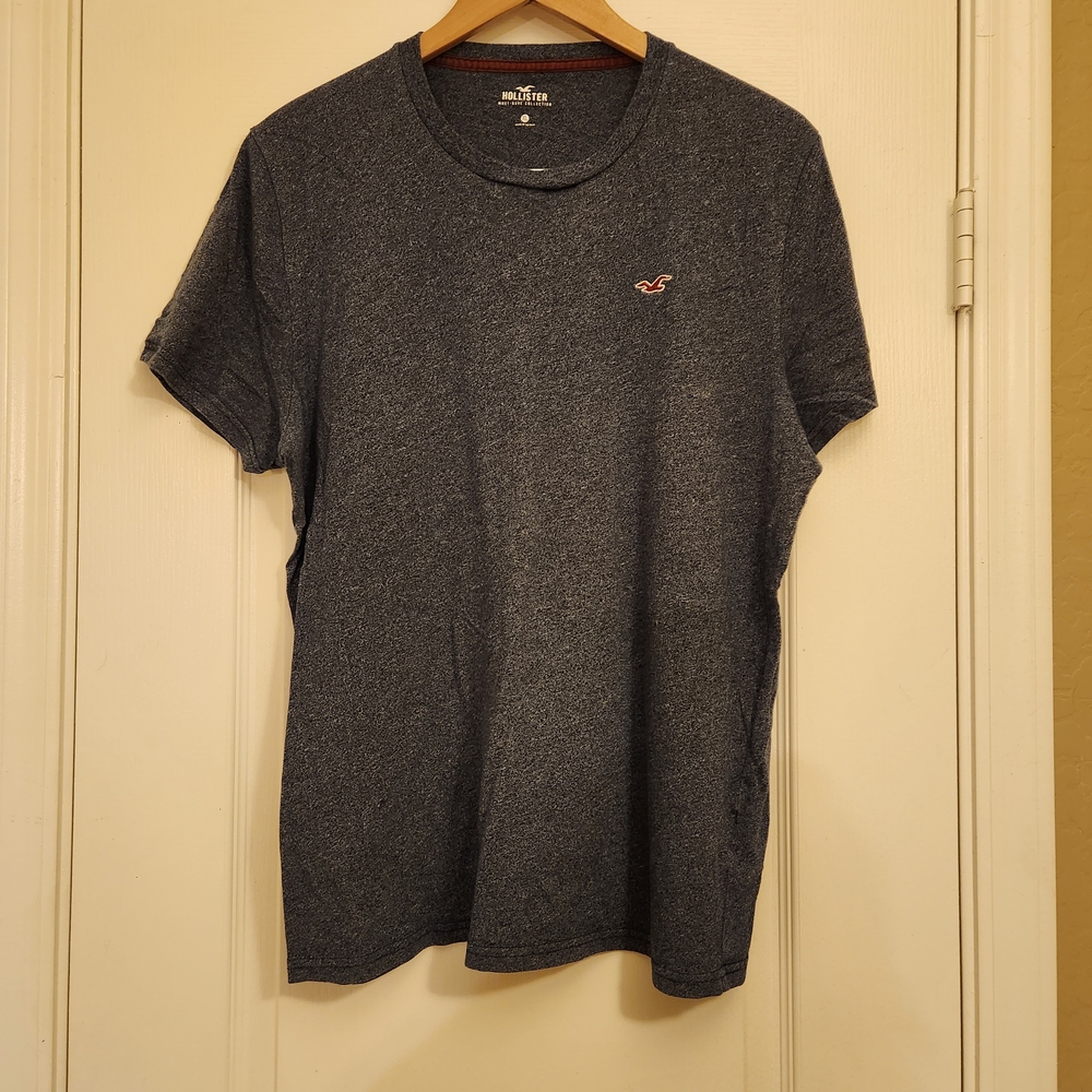 Hollister Men's Dark Gray Short Sleeve Tee